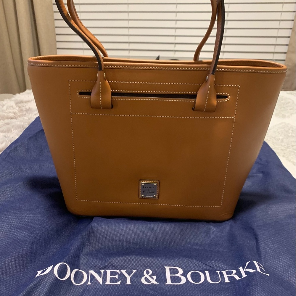 NEW Dooney & Bourke Beacon 1464 Nana